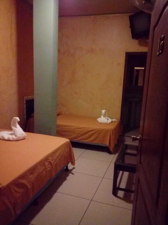 Hotel Escalon Santa Rosa de Copán Екстериор снимка